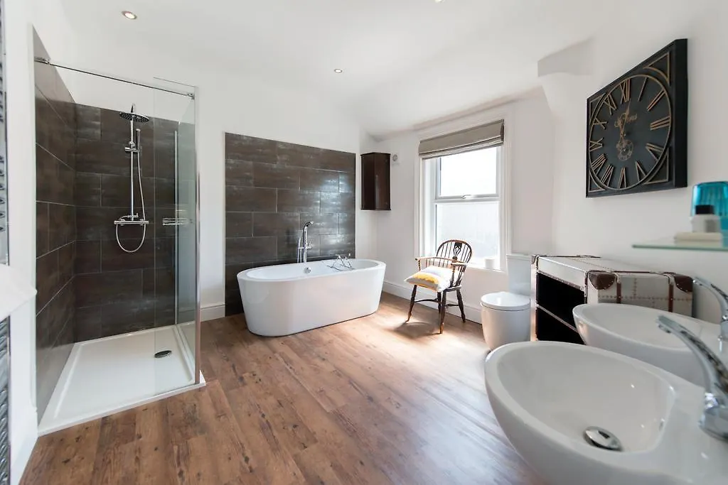 Harrogate Central Suites 0*,